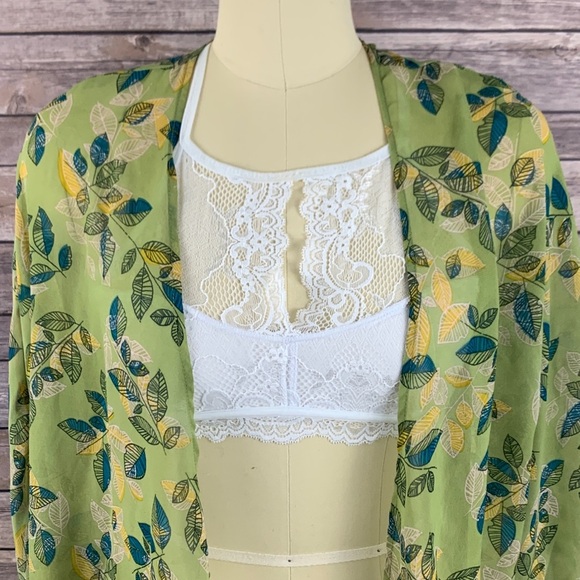 White Stretch Lace Keyhole Front and Back Bralette - Picture 5 of 5